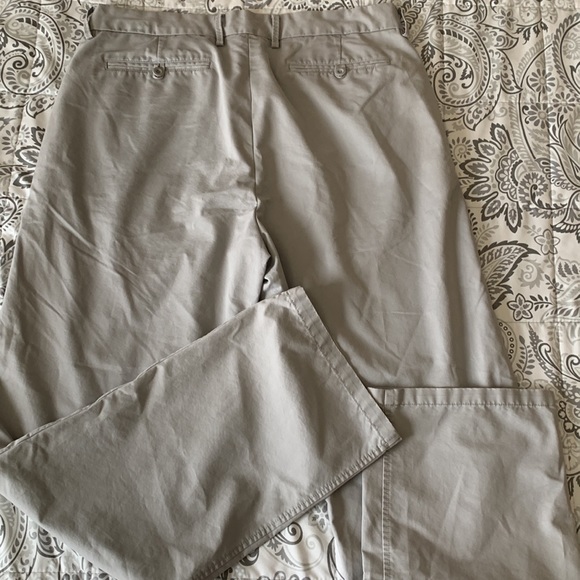 GAP Khakis Grey Pants - Picture 4 of 5